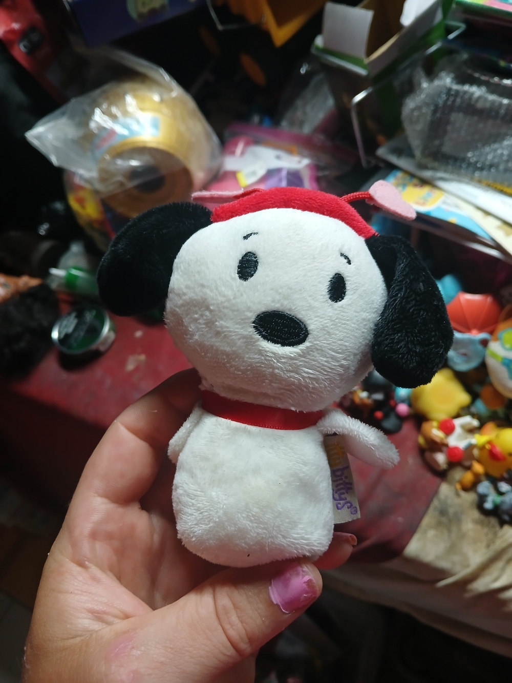 the Hallmark itty bittys Peanuts Lovebug Snoopy plush toy.